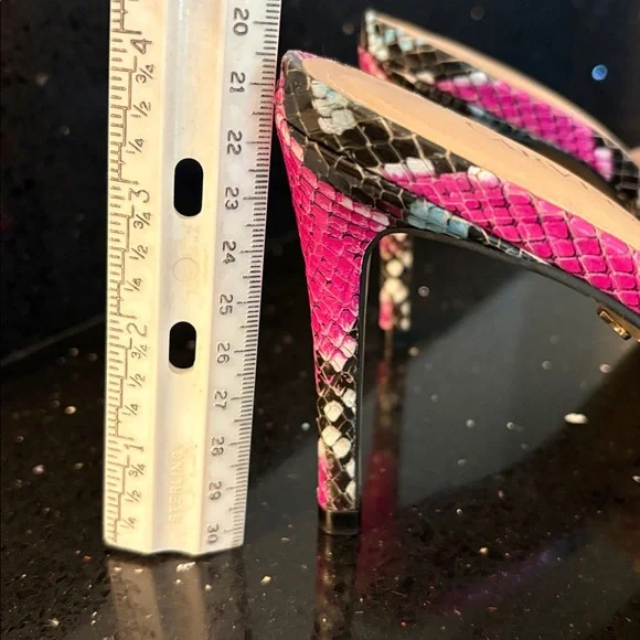 *Carvela Pink Turquoise Black Leather Snakeskin Stiletto Open Toe Heels Slides - Picture 8 of 9